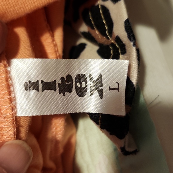 Women's Iltex leopard print bunny long sleeve shirt. Size Large - Picture 4 of 4